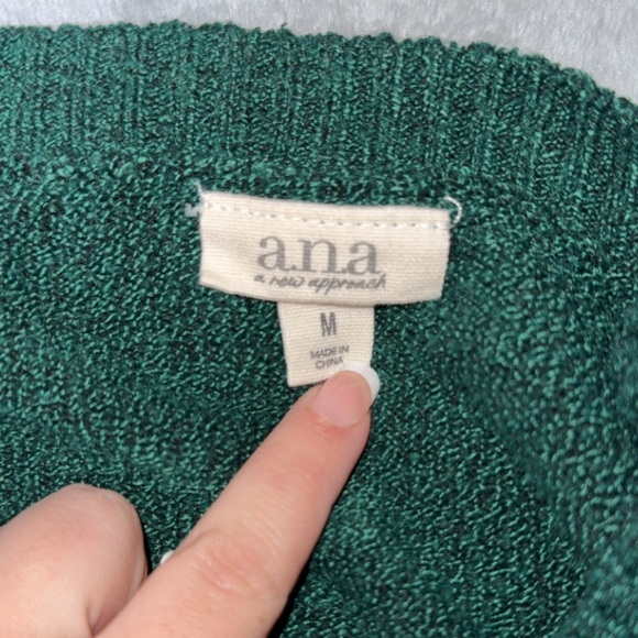 A.n.a slightly cropped green sweater - Picture 3 of 3